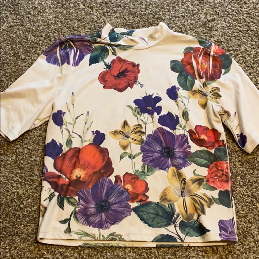 Flowery Shirt with slightly longer sleeves